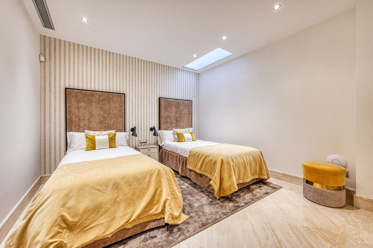 Huis te koop in The Golden Mile | 5 slaapkamers H5236525