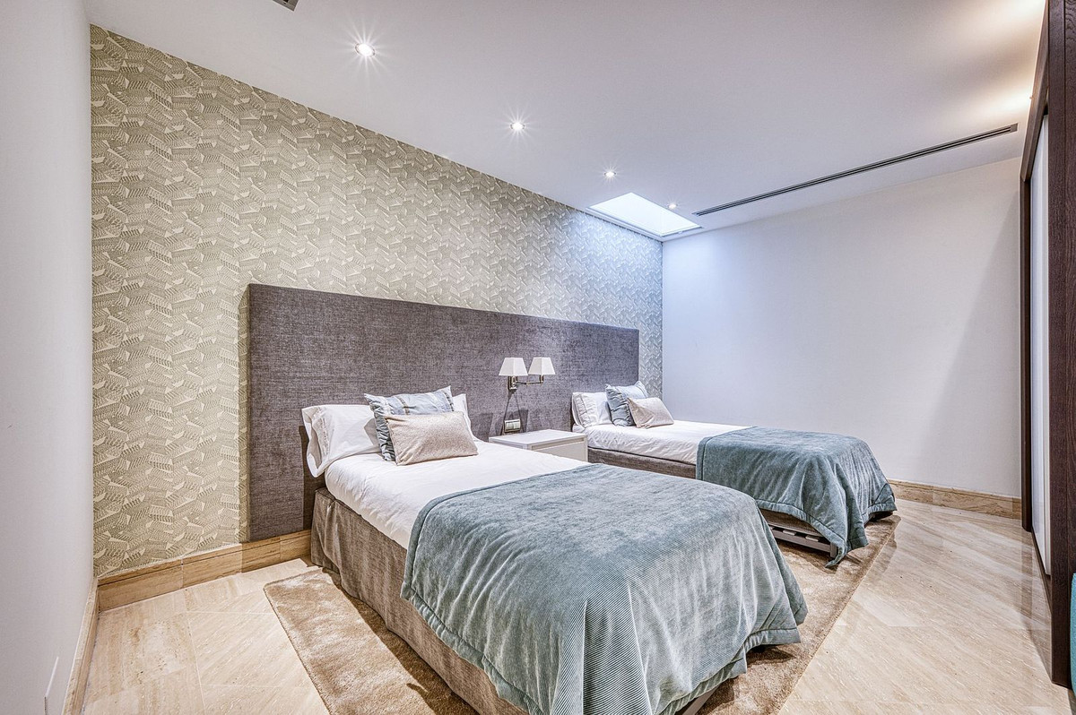 Huis te koop in The Golden Mile | 5 slaapkamers H5236525