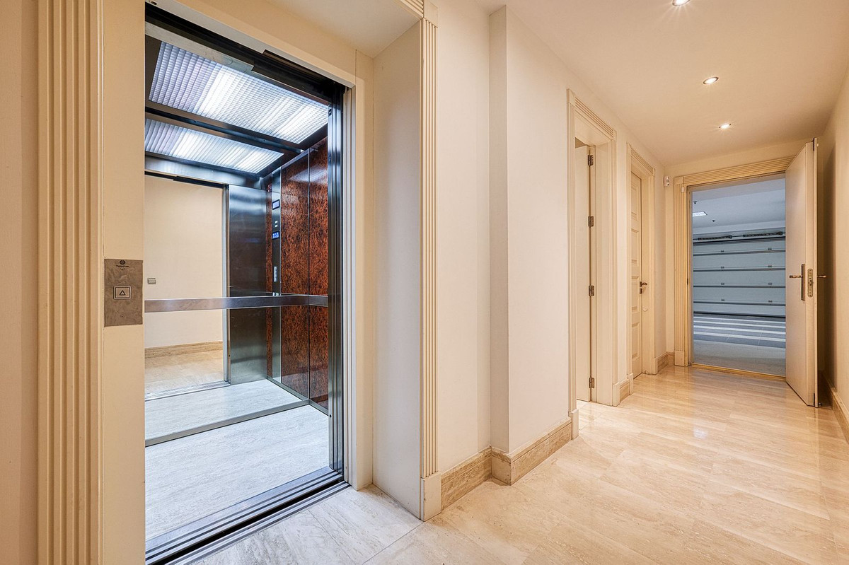 Huis te koop in The Golden Mile | 5 slaapkamers H5236525