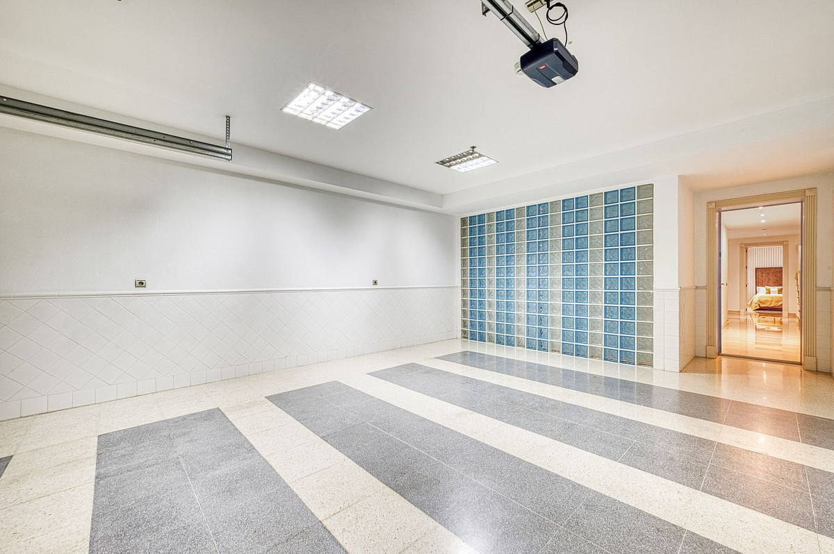 Huis te koop in The Golden Mile | 5 slaapkamers H5236525