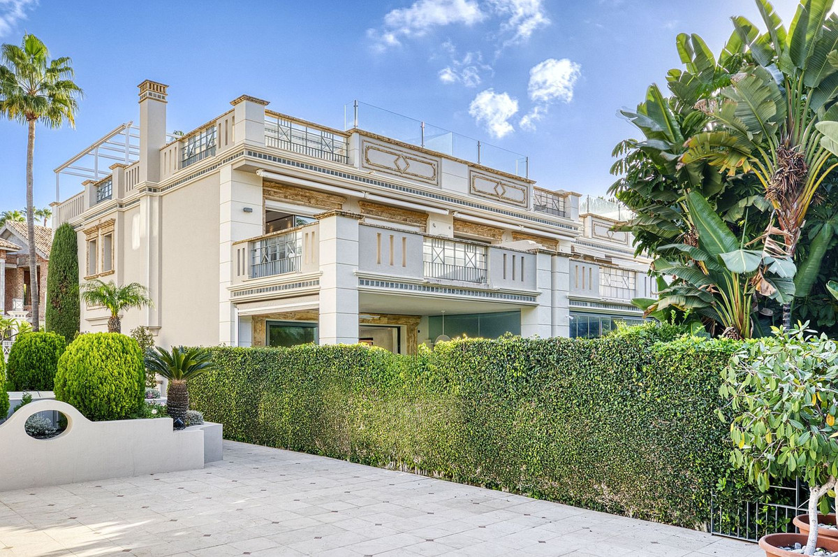 Huis te koop in The Golden Mile | 5 slaapkamers H5236525