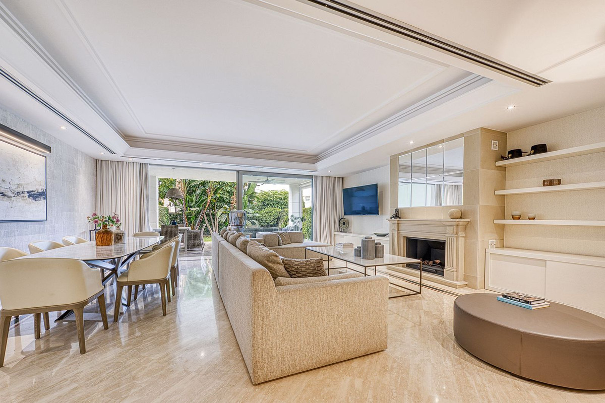 Huis te koop in The Golden Mile | 5 slaapkamers H5236525