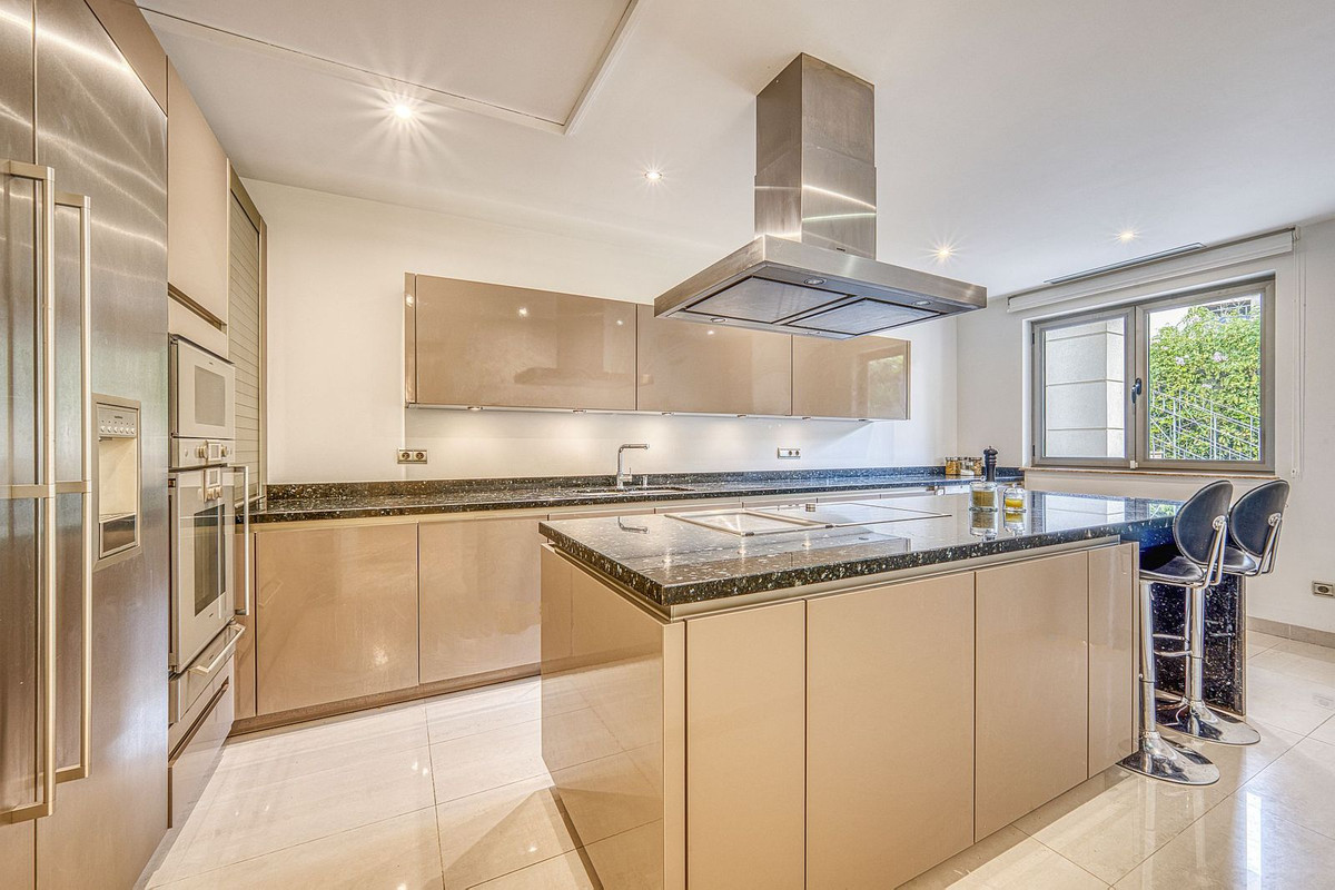 Huis te koop in The Golden Mile | 5 slaapkamers H5236525