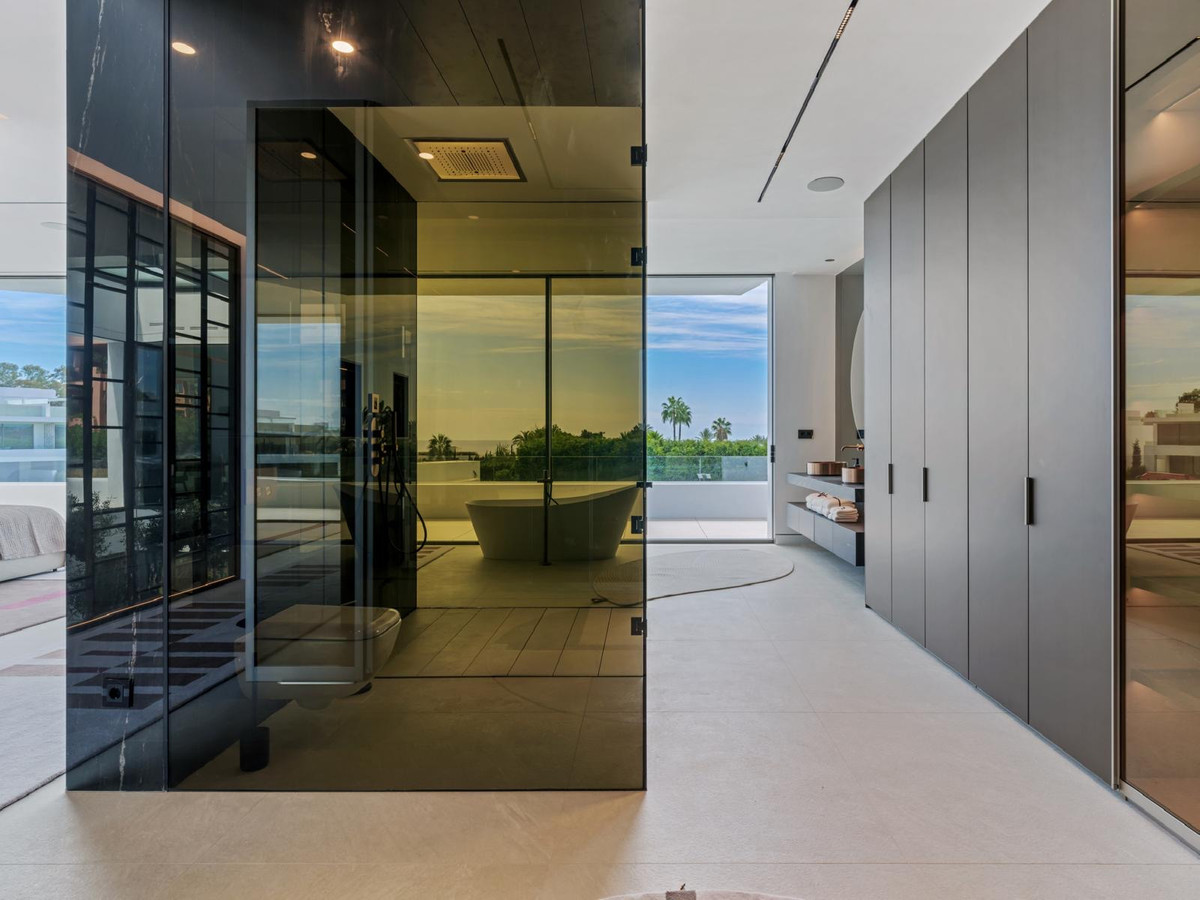 Huis te koop in The Golden Mile | 5 slaapkamers H5256358