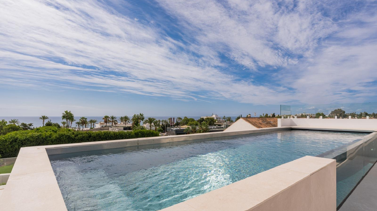 Huis te koop in The Golden Mile | 5 slaapkamers H5256358