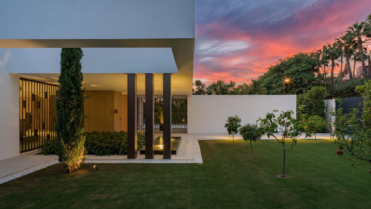 Huis te koop in The Golden Mile | 5 slaapkamers H5256358