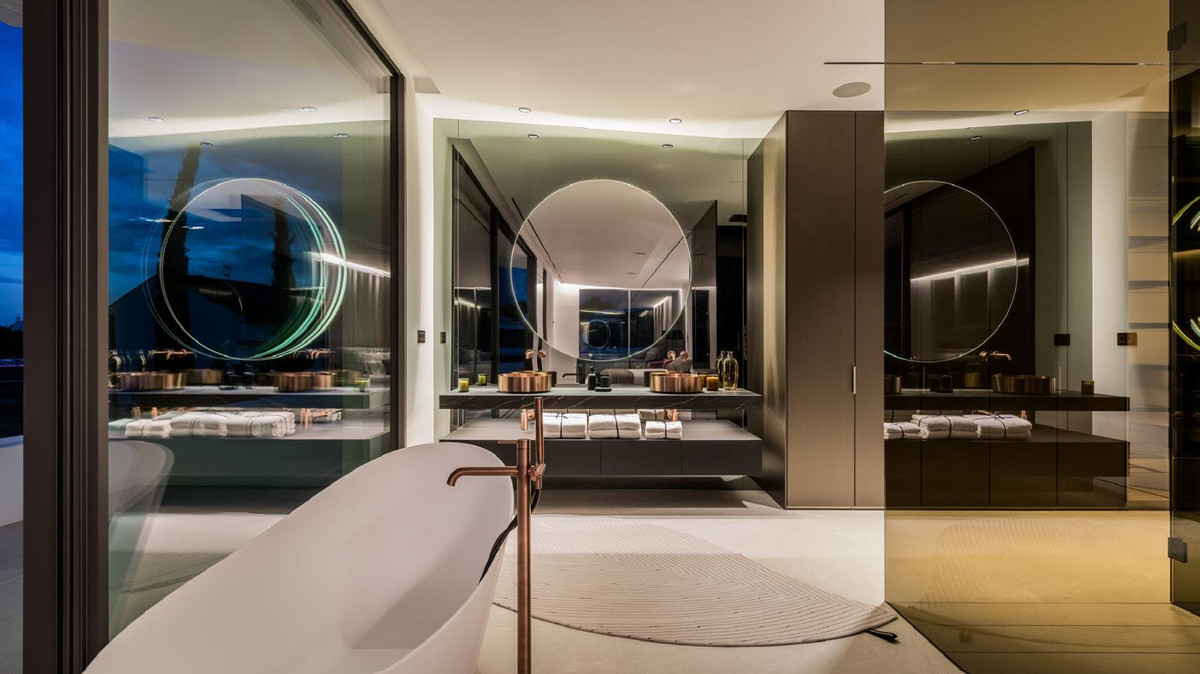 Huis te koop in The Golden Mile | 5 slaapkamers H5256358