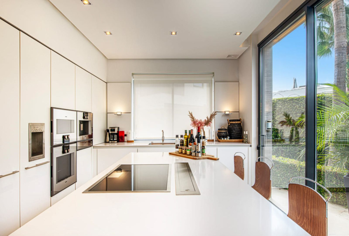 Huis te koop in The Golden Mile | 5 slaapkamers H5261458