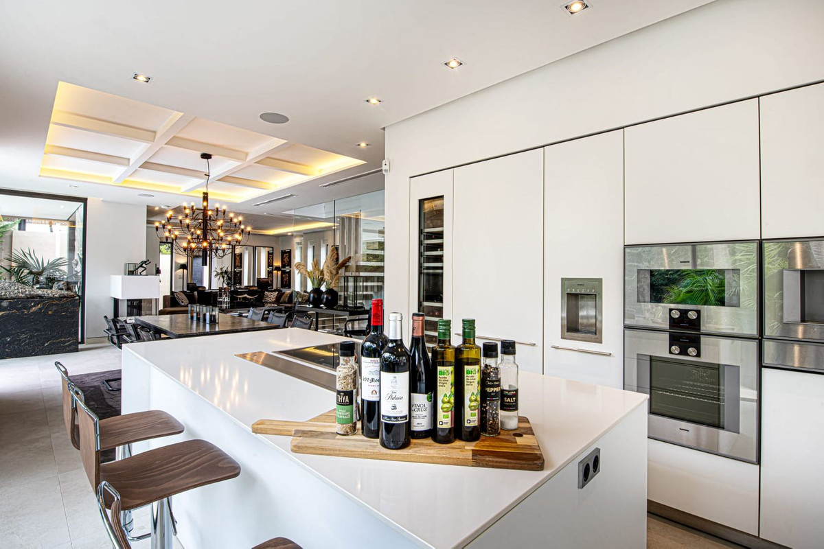 Huis te koop in The Golden Mile | 5 slaapkamers H5261458