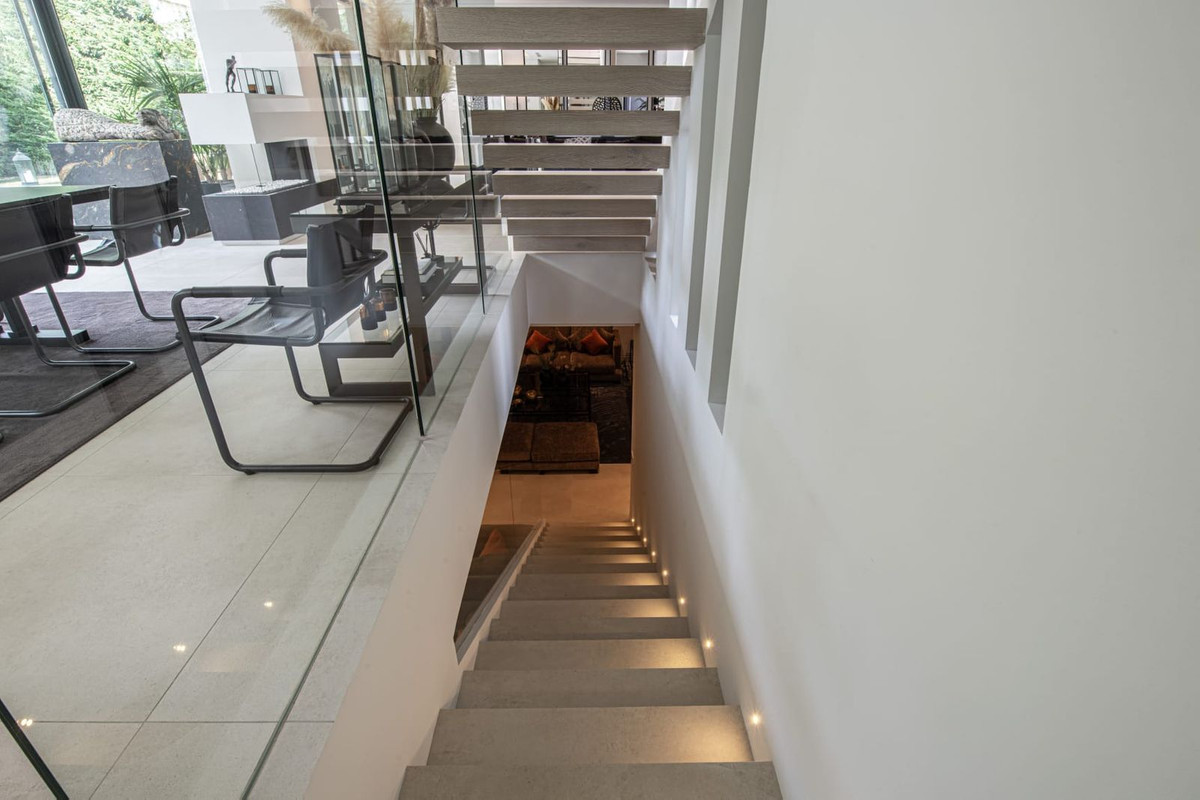Huis te koop in The Golden Mile | 5 slaapkamers H5261458
