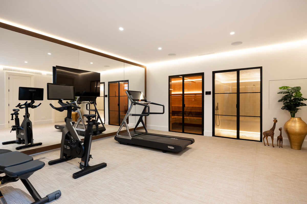 Huis te koop in The Golden Mile | 6 slaapkamers H5265109