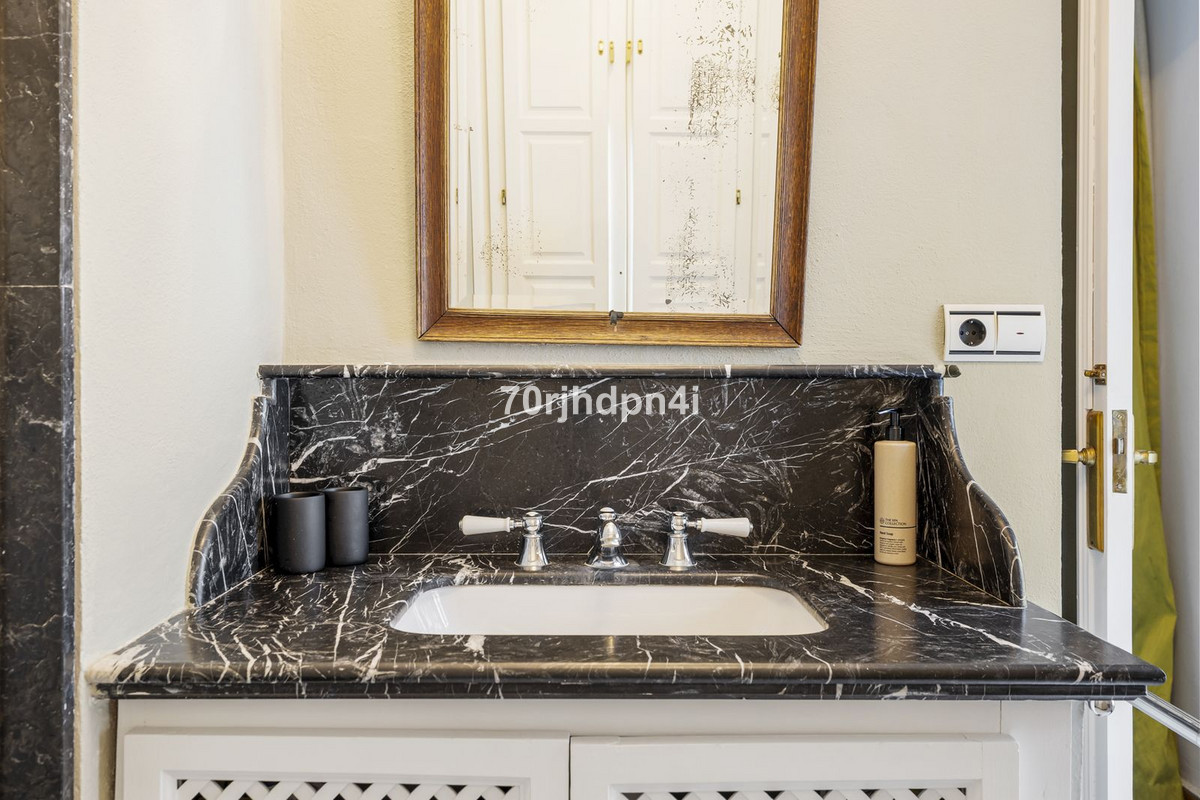 Appartement te koop in The Golden Mile | 2 slaapkamers H5272030