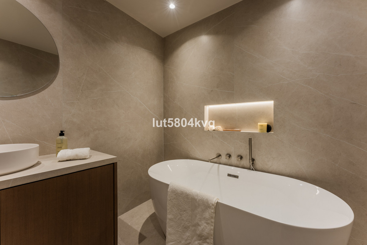 Huis te koop in The Golden Mile | 4 slaapkamers H5299369