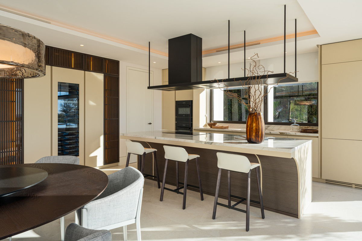 Huis te koop in The Golden Mile | 5 slaapkamers H5360857