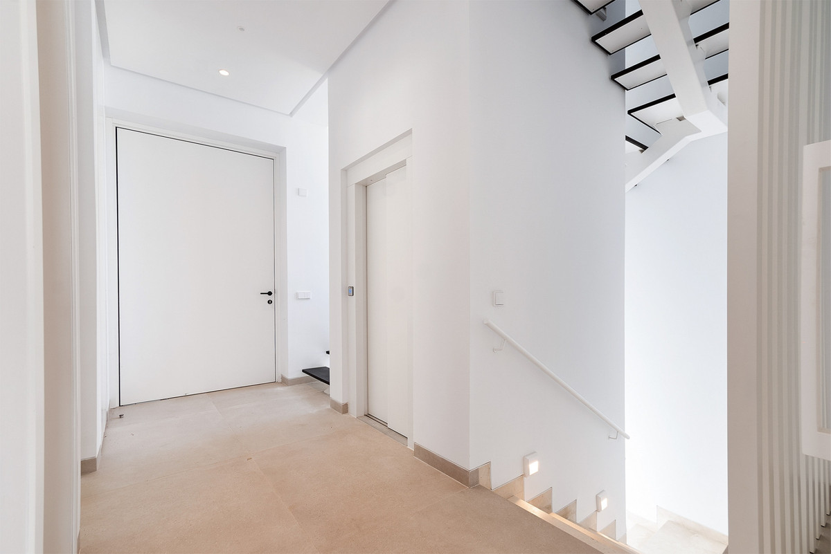 Huis te koop in The Golden Mile | 4 slaapkamers H5366242