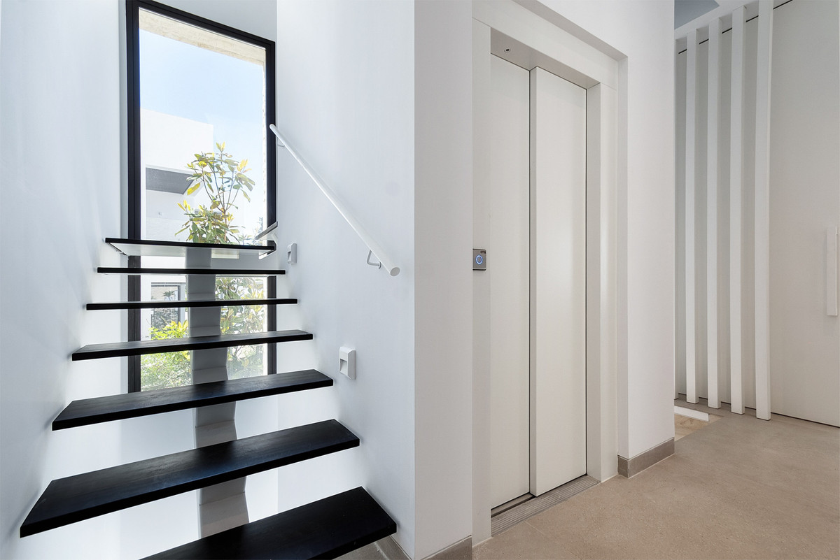 Huis te koop in The Golden Mile | 4 slaapkamers H5366242
