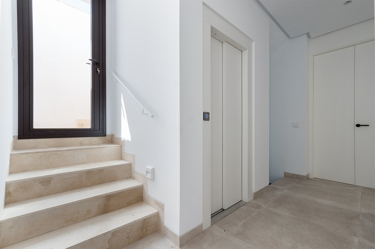 Huis te koop in The Golden Mile | 4 slaapkamers H5366242