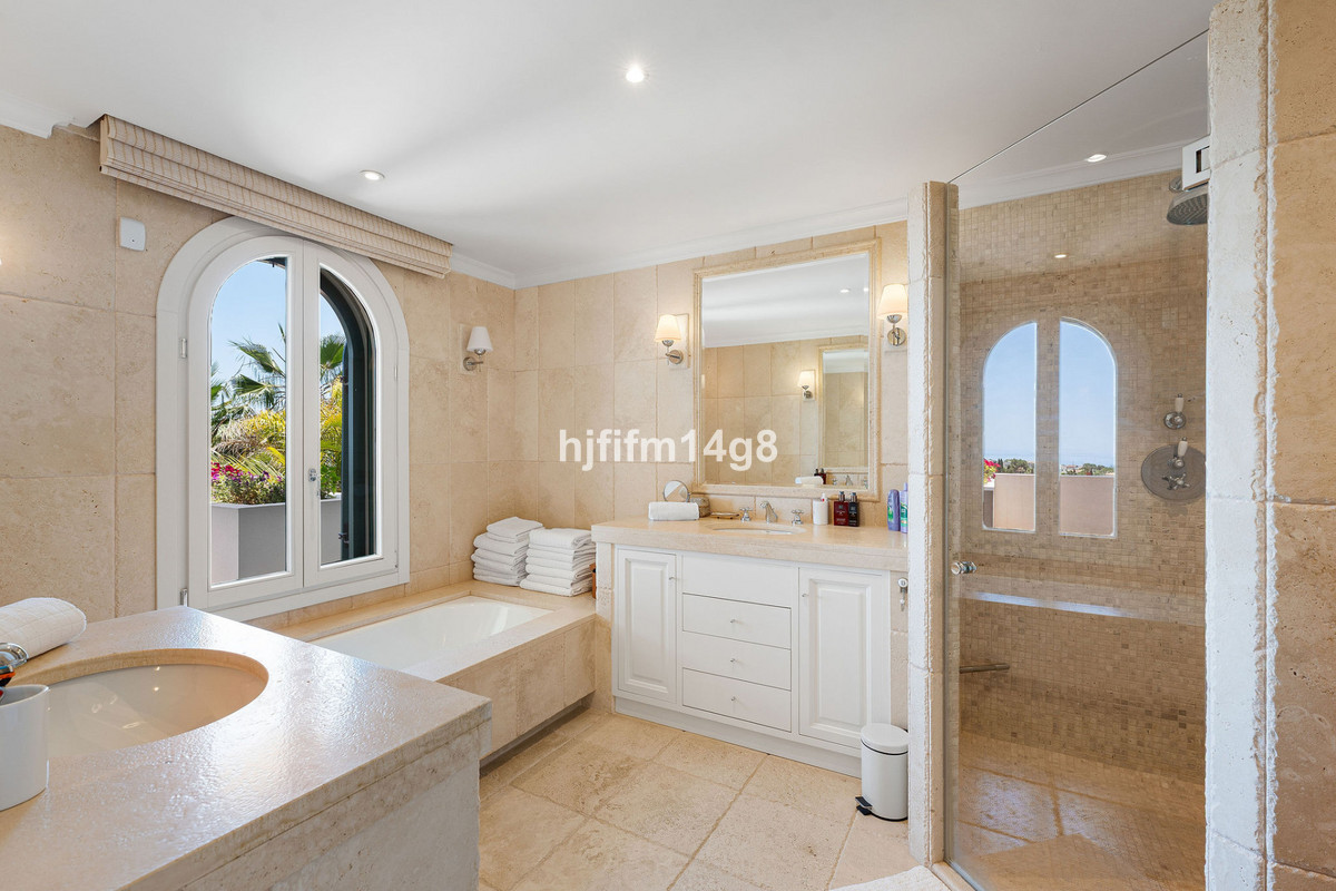 Huis te koop in The Golden Mile | 5 slaapkamers H5468101