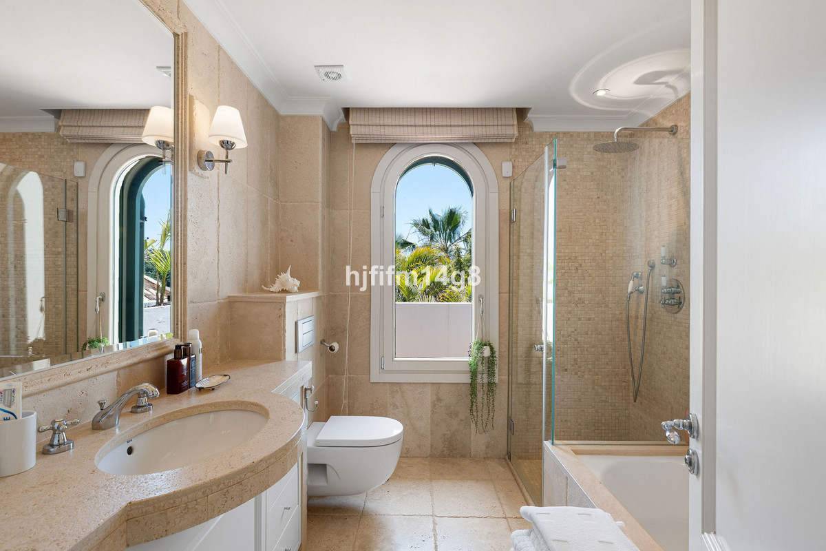 Huis te koop in The Golden Mile | 5 slaapkamers H5468101