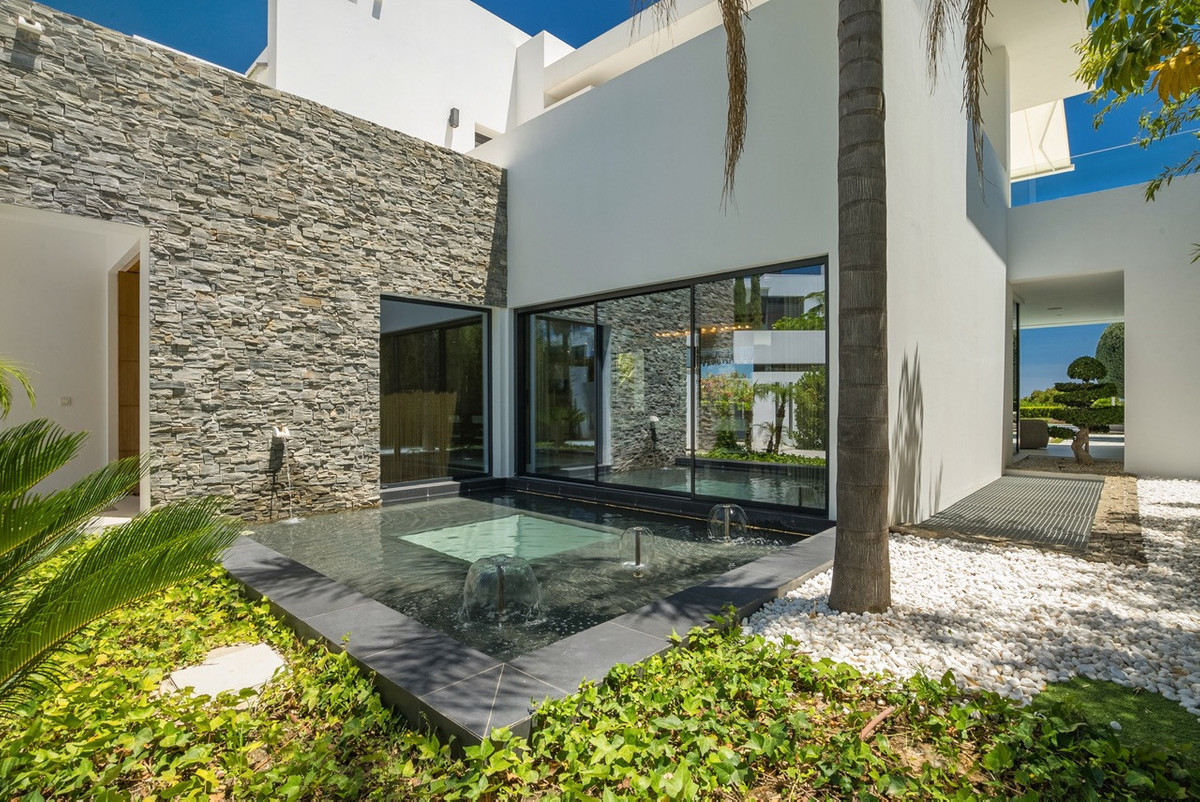 Huis te koop in The Golden Mile | 5 slaapkamers H5468158