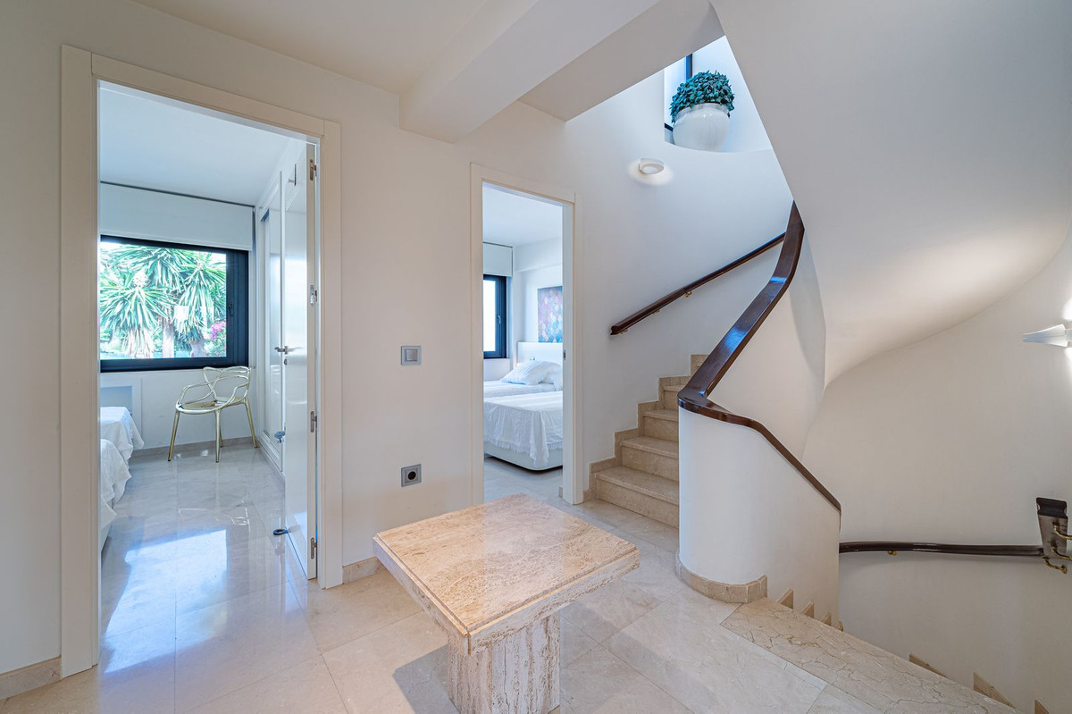 Huis te koop in The Golden Mile | 7 slaapkamers H5472040