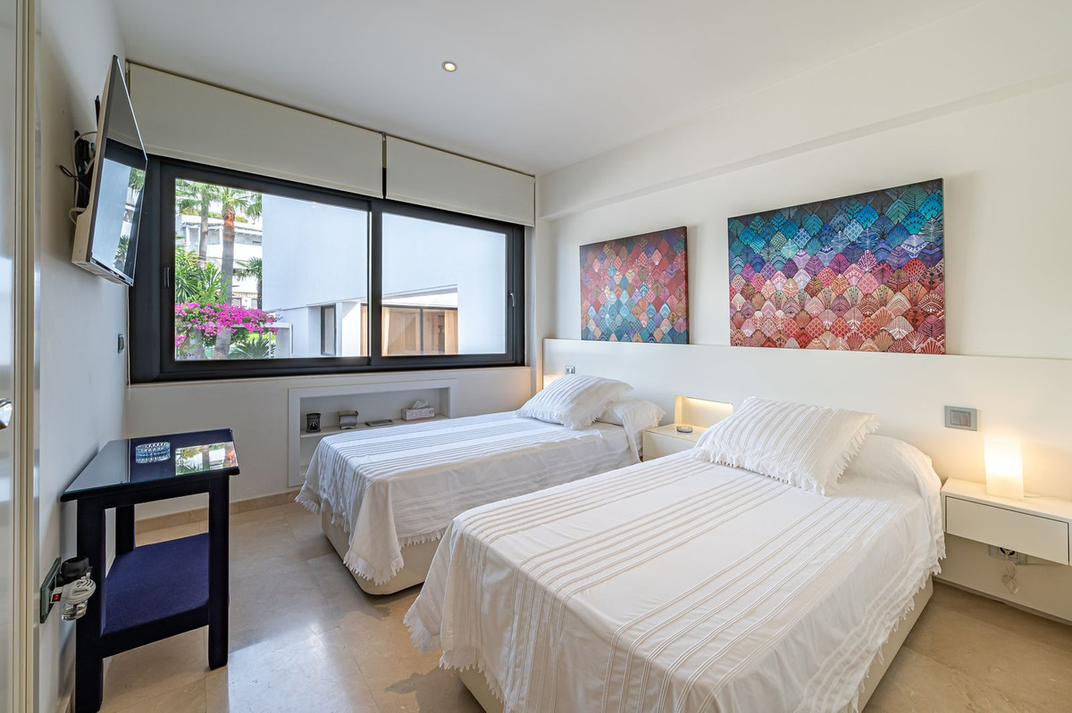 Huis te koop in The Golden Mile | 7 slaapkamers H5472040