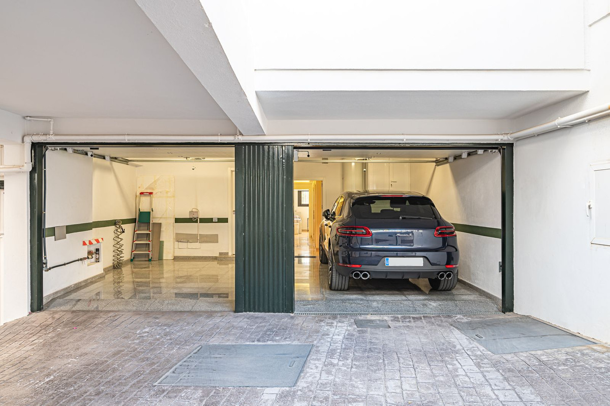Huis te koop in The Golden Mile | 7 slaapkamers H5472040