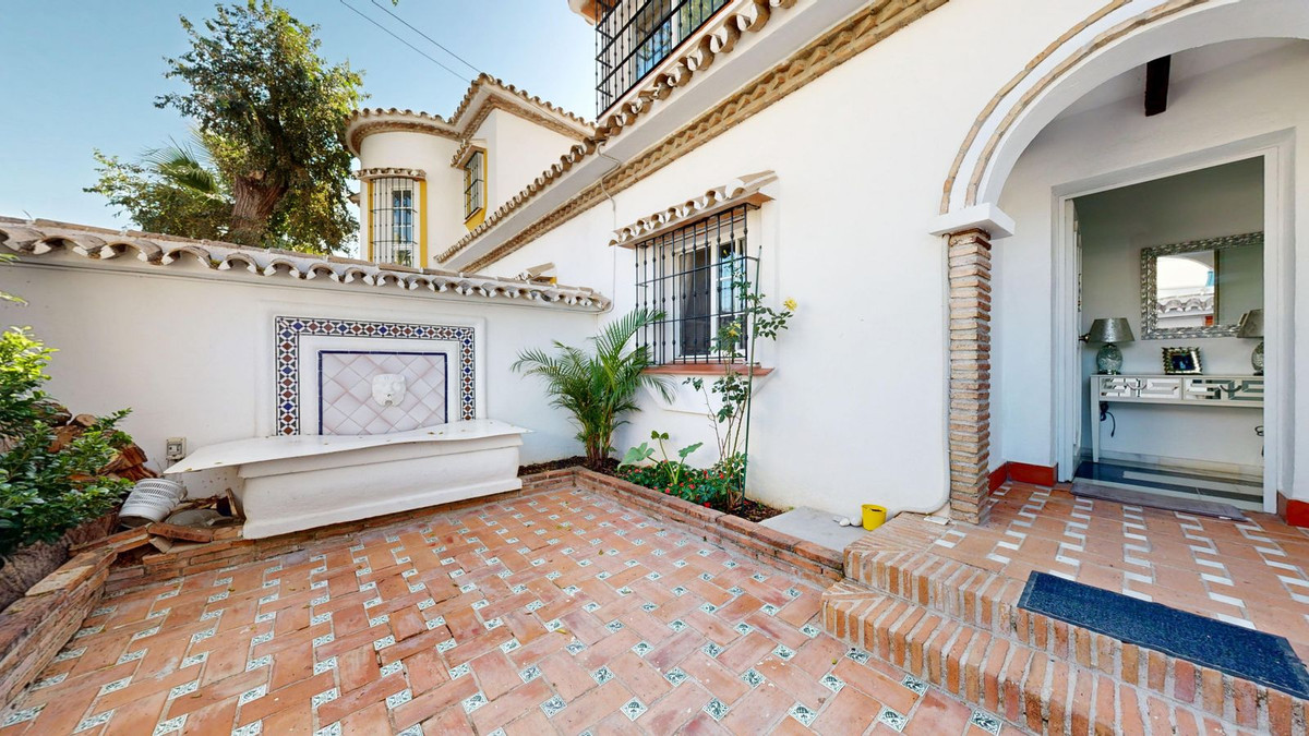 Huis te koop in The Golden Mile | 6 slaapkamers H5523865