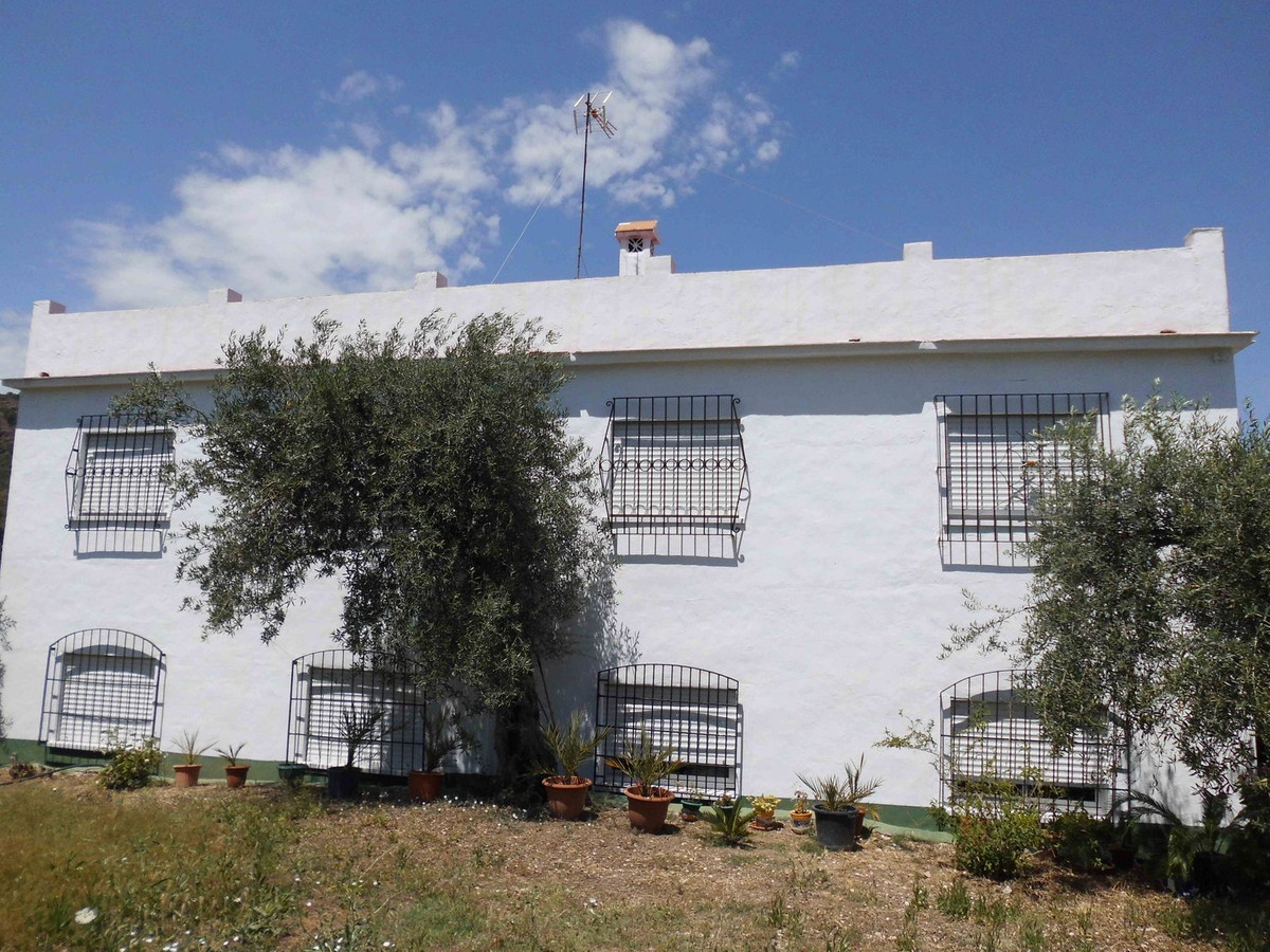 Vrijstaande Villa te koop in Tolox | 8 slaapkamers H4332610