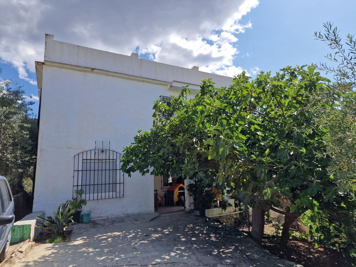 Vrijstaande Villa te koop in Tolox | 8 slaapkamers H4332610