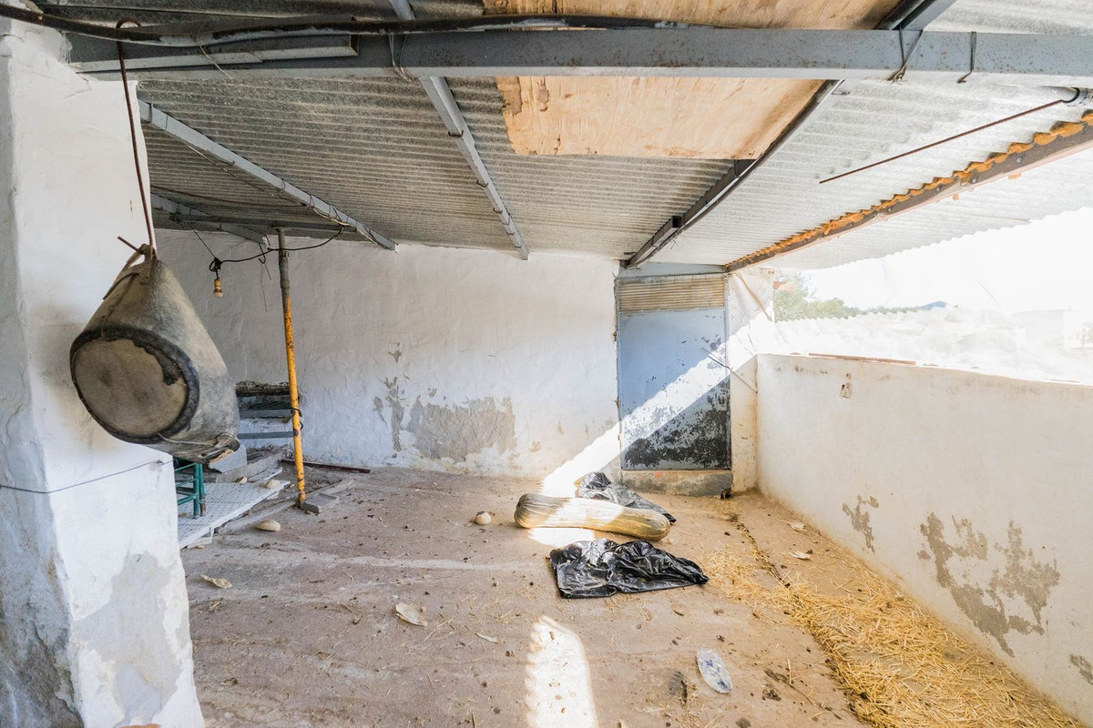 Finca - Cortijo te koop in Tolox | 4 slaapkamers H5238655