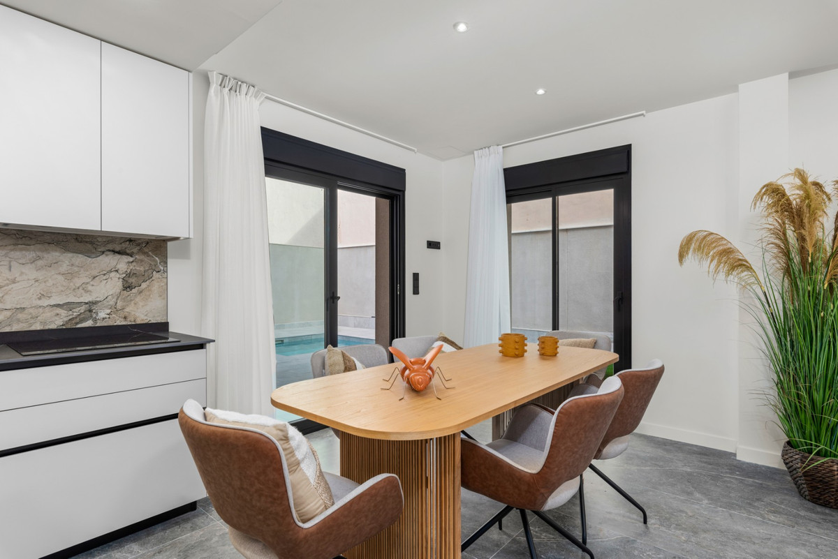 Huis te koop in Torre de la Horadada | 4 slaapkamers H5348341