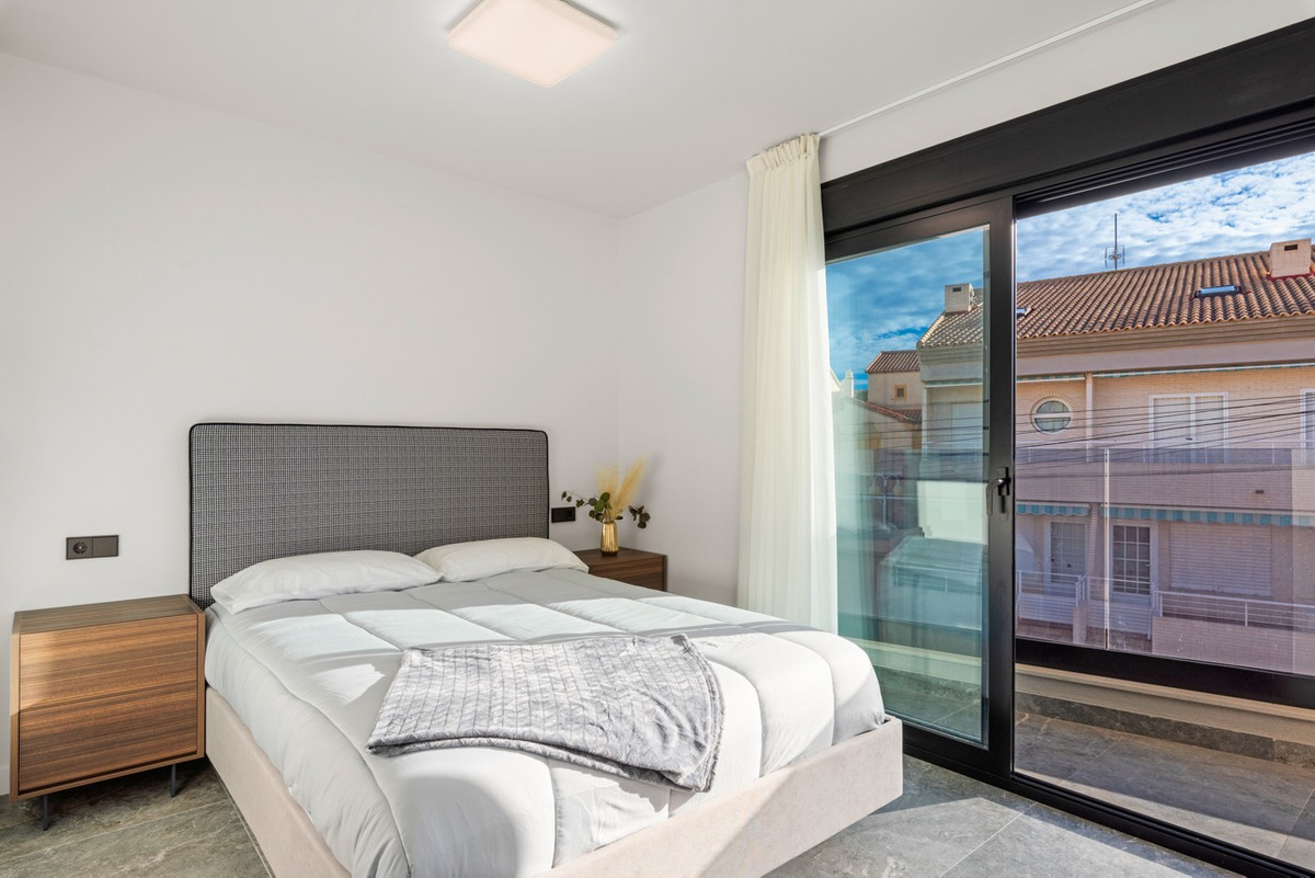 Huis te koop in Torre de la Horadada | 4 slaapkamers H5348341