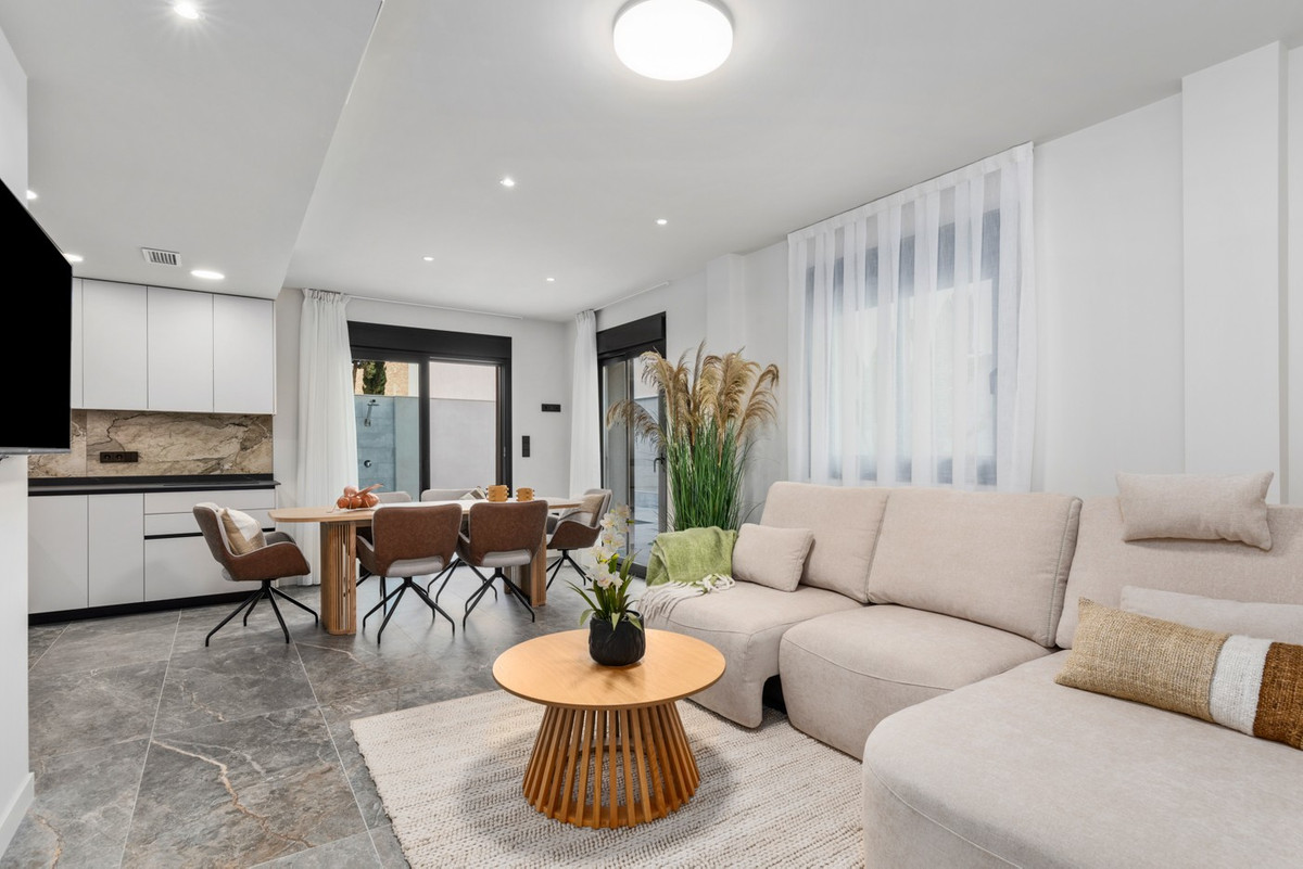 Huis te koop in Torre de la Horadada | 4 slaapkamers H5348341