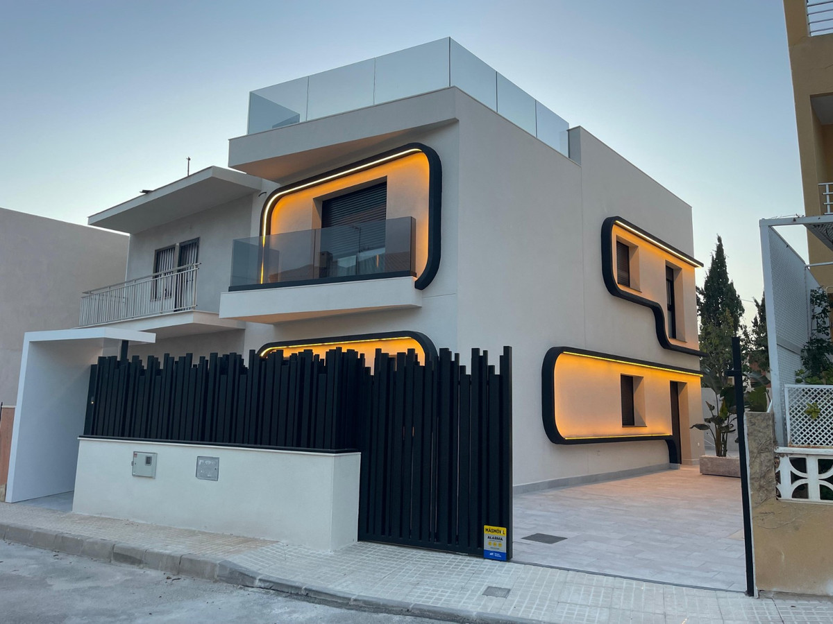 Huis te koop in Torre de la Horadada | 4 slaapkamers H5348341