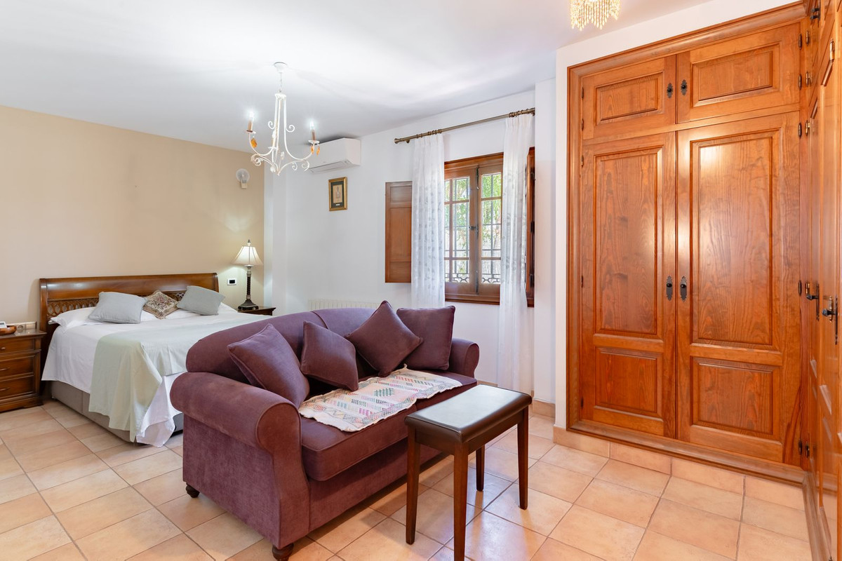 Huis te koop in Torre del Mar | 9 slaapkamers H5115445
