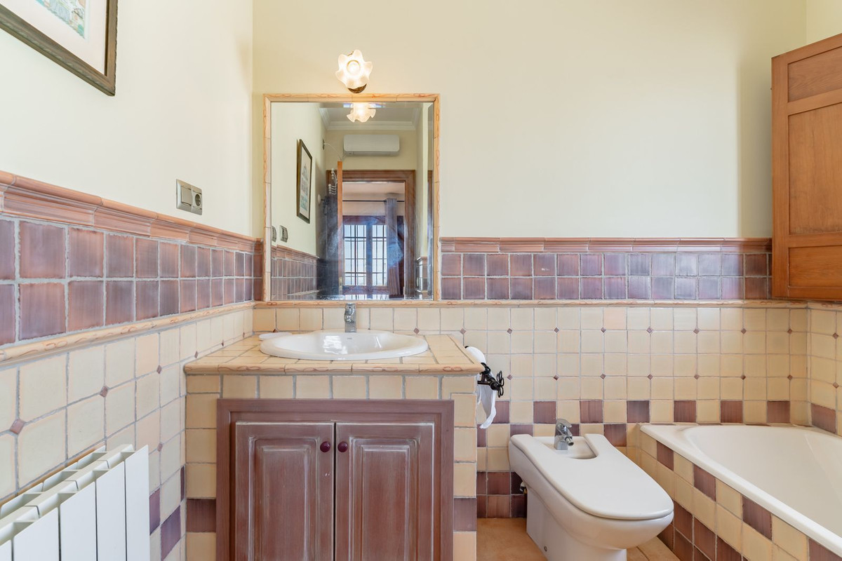 Huis te koop in Torre del Mar | 9 slaapkamers H5115445