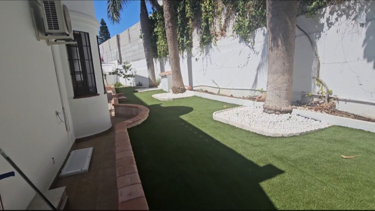 Huis te koop in Torre del Mar | 9 slaapkamers H5115445