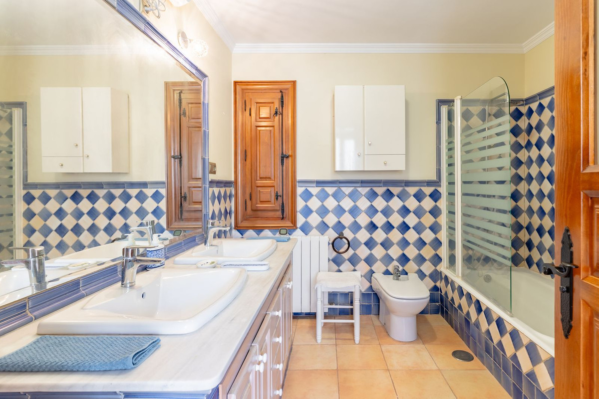 Huis te koop in Torre del Mar | 9 slaapkamers H5115445