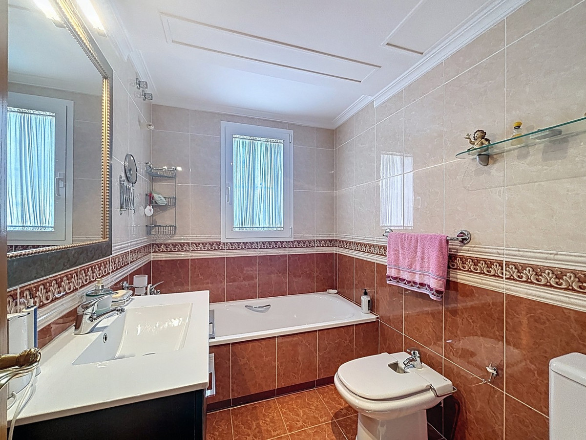 Huis te koop in Torre del Mar | 4 slaapkamers H5342428