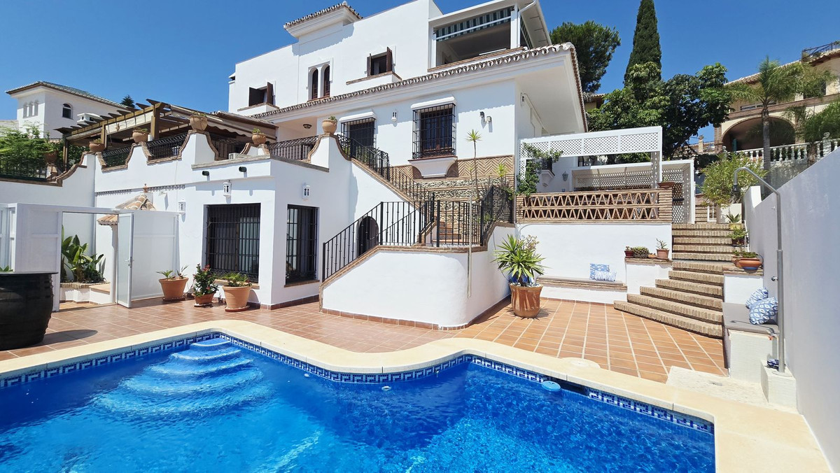 Huis te koop in Torre del Mar | 9 slaapkamers H5436022