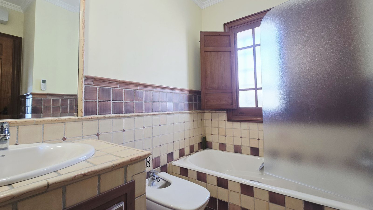 Huis te koop in Torre del Mar | 9 slaapkamers H5436022