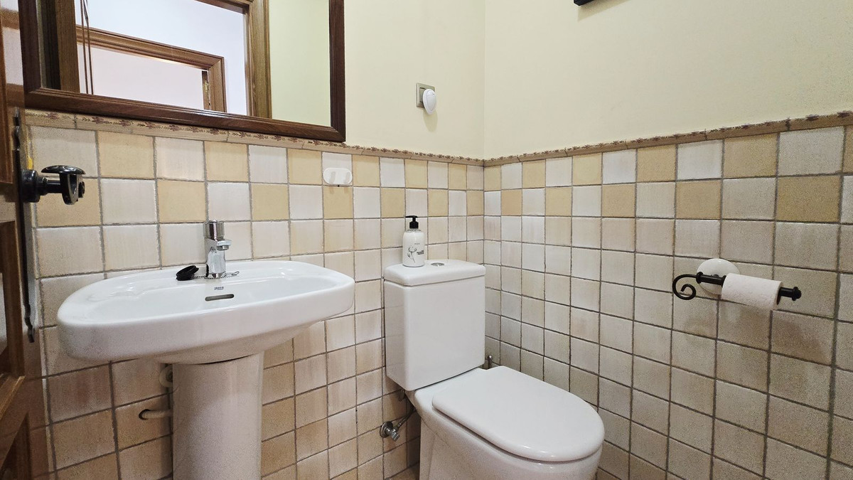 Huis te koop in Torre del Mar | 9 slaapkamers H5436022