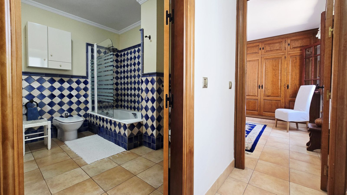 Huis te koop in Torre del Mar | 9 slaapkamers H5436022