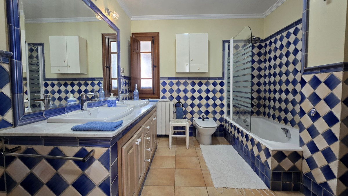 Huis te koop in Torre del Mar | 9 slaapkamers H5436022