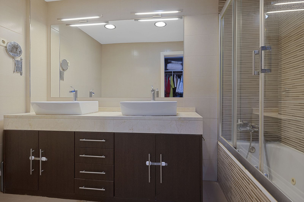 Appartement te koop in Torrequebrada | 2 slaapkamers H5135122