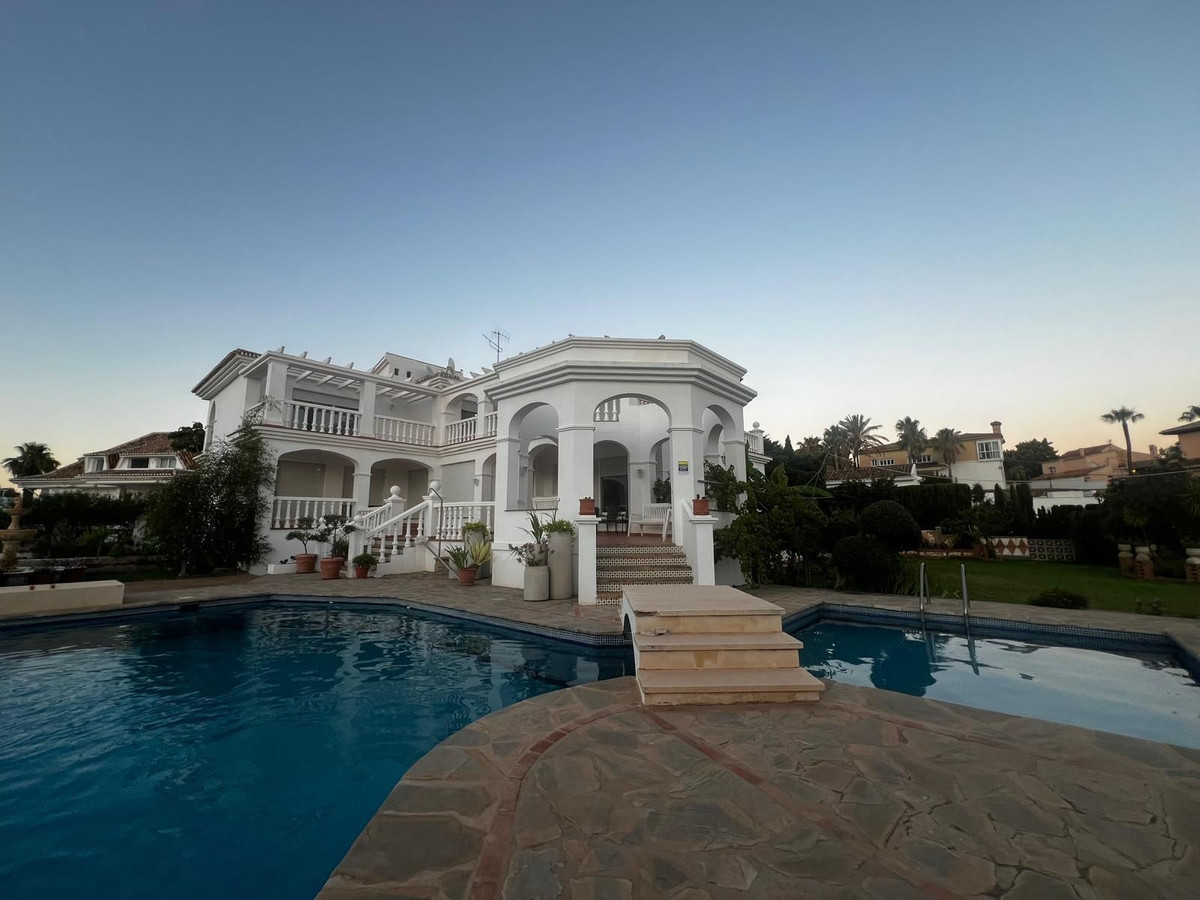 Huis te koop in Torrequebrada | 5 slaapkamers H5227558