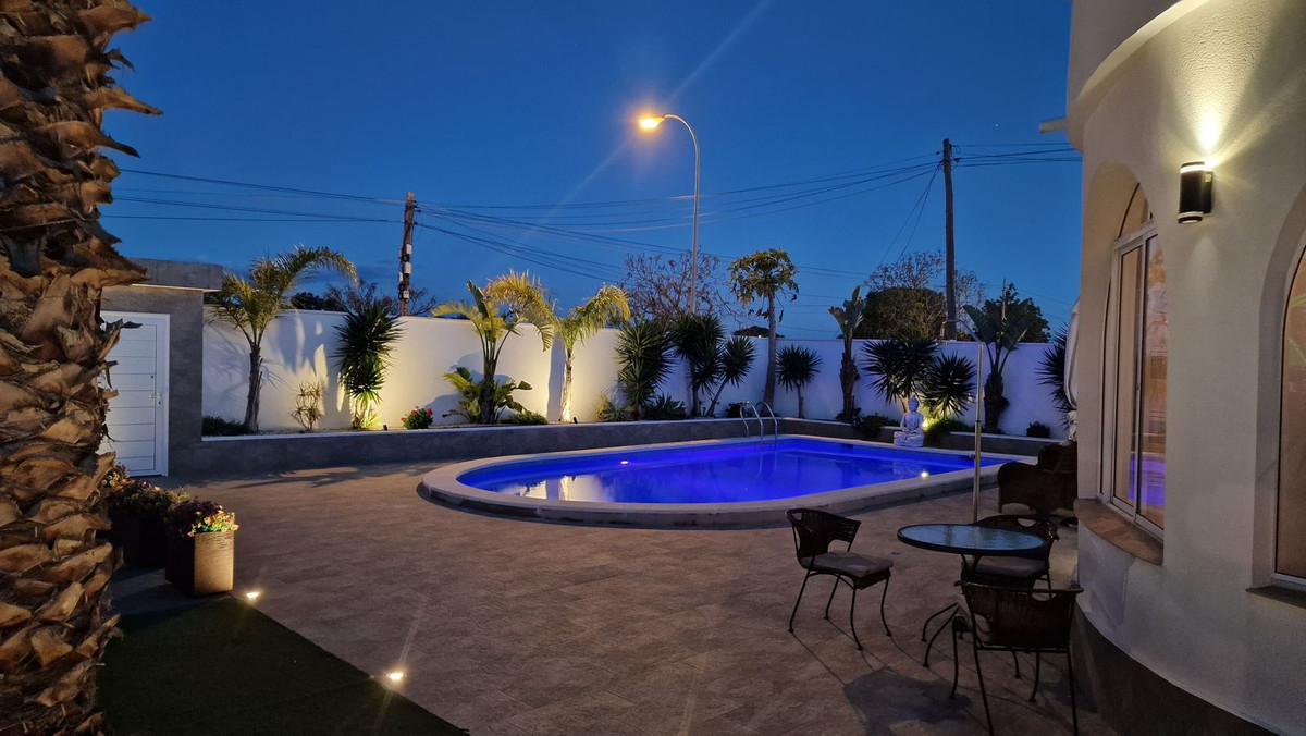 Huis te koop in Torrevieja | 5 slaapkamers H5300479