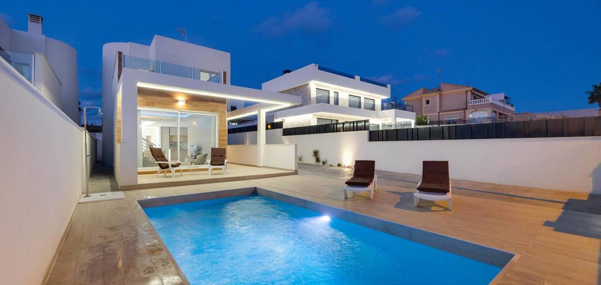 Huis te koop in Torrevieja | 3 slaapkamers H5308360