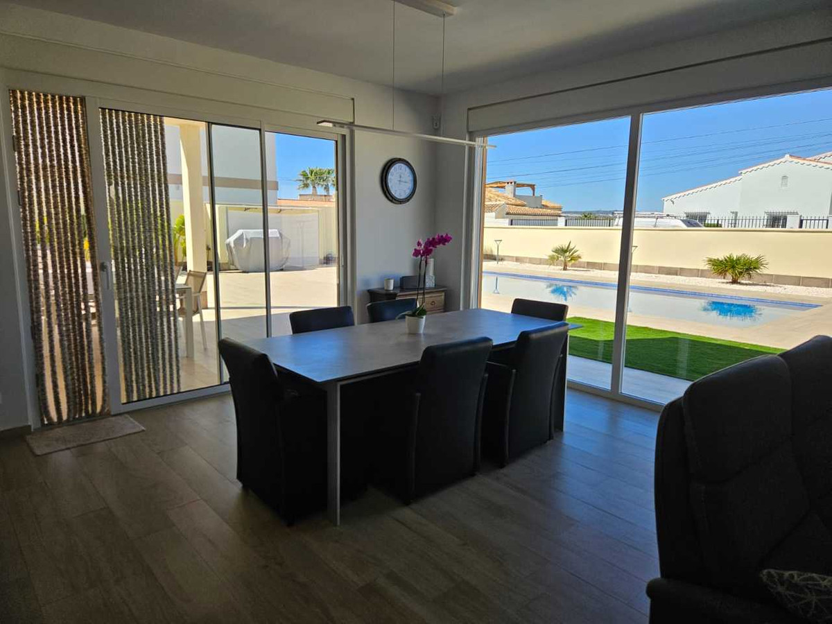 Huis te koop in Torrevieja | 4 slaapkamers H5342500